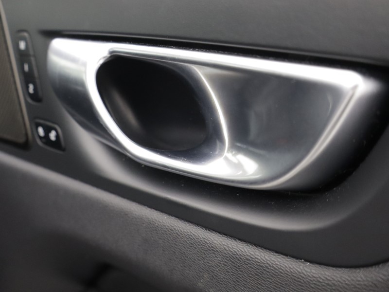 2025 (74) VOLVO XC60 2.0 B5P Plus Dark 5dr AWD Geartronic 5657383