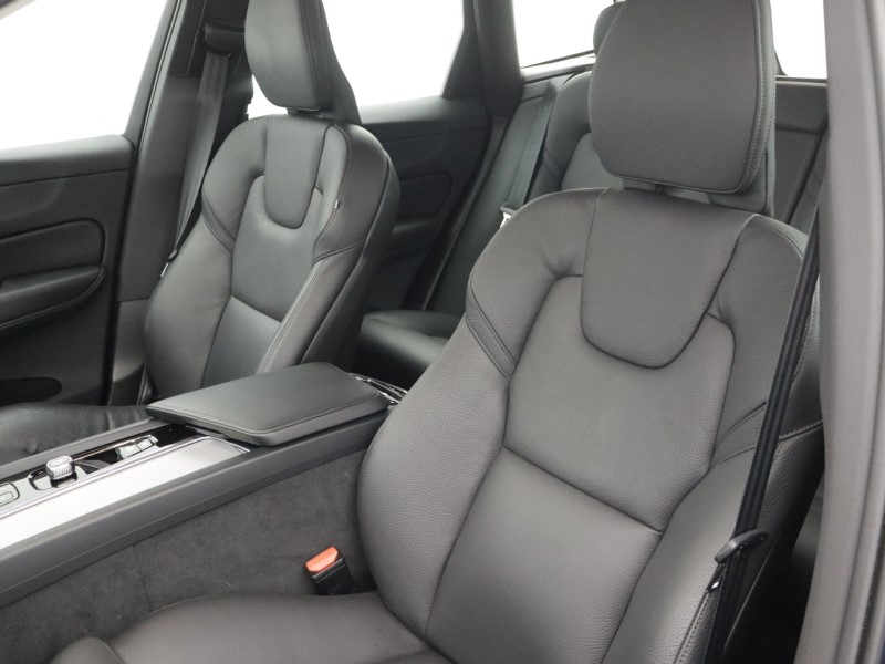 2025 (74) VOLVO XC60 2.0 B5P Plus Dark 5dr AWD Geartronic 5657390