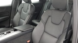2025 (74) VOLVO XC60 2.0 B5P Plus Dark 5dr AWD Geartronic 5657390