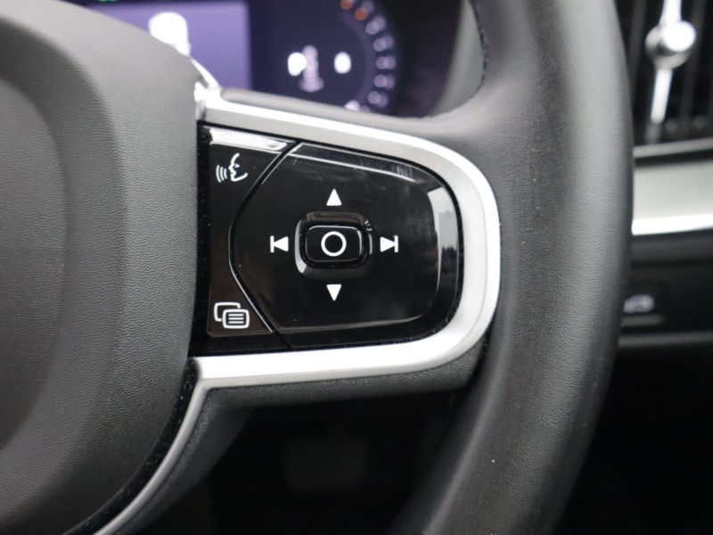 2025 (74) VOLVO XC60 2.0 B5P Plus Dark 5dr AWD Geartronic 5657402