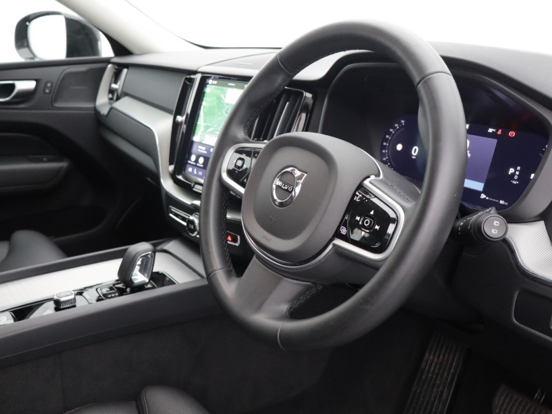 2025 (74) VOLVO XC60 2.0 B5P Plus Dark 5dr AWD Geartronic 5657386