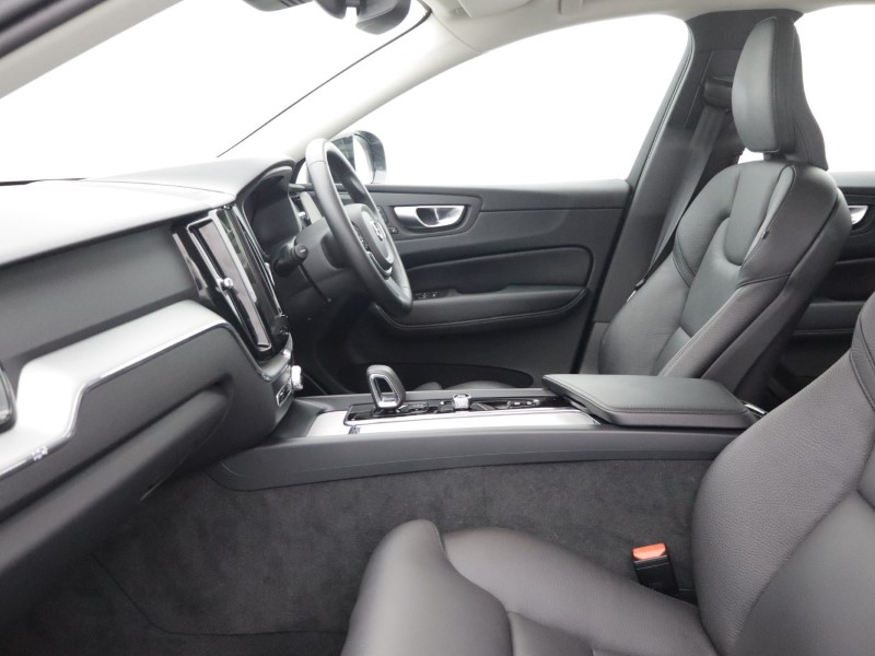 2025 (74) VOLVO XC60 2.0 B5P Plus Dark 5dr AWD Geartronic 5657378