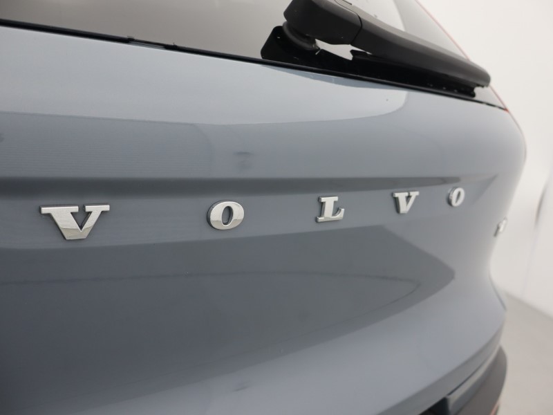 2020 (69) VOLVO XC40 2.0 T4 Momentum Pro 5dr AWD Geartronic 5661228