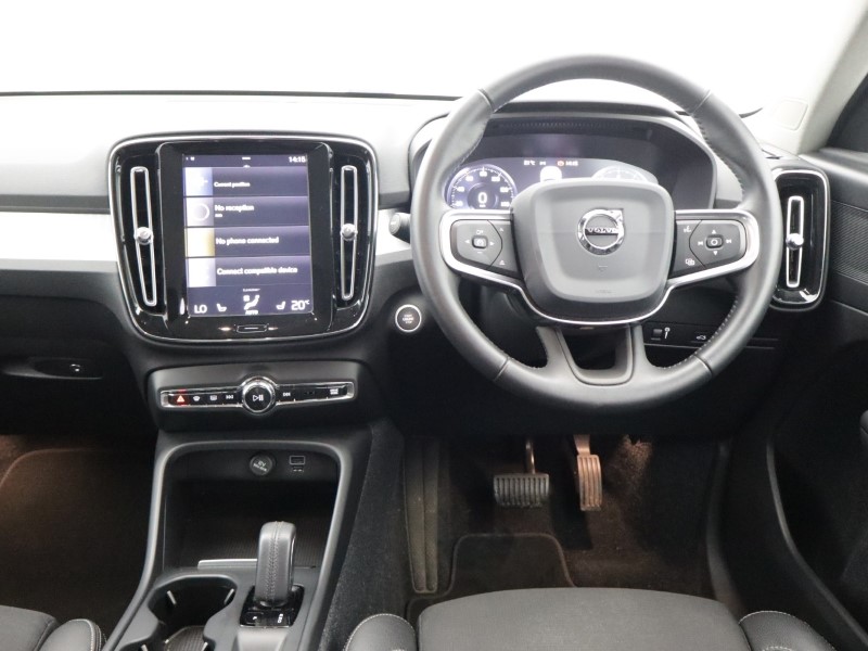 2020 (69) VOLVO XC40 2.0 T4 Momentum Pro 5dr AWD Geartronic 5661255