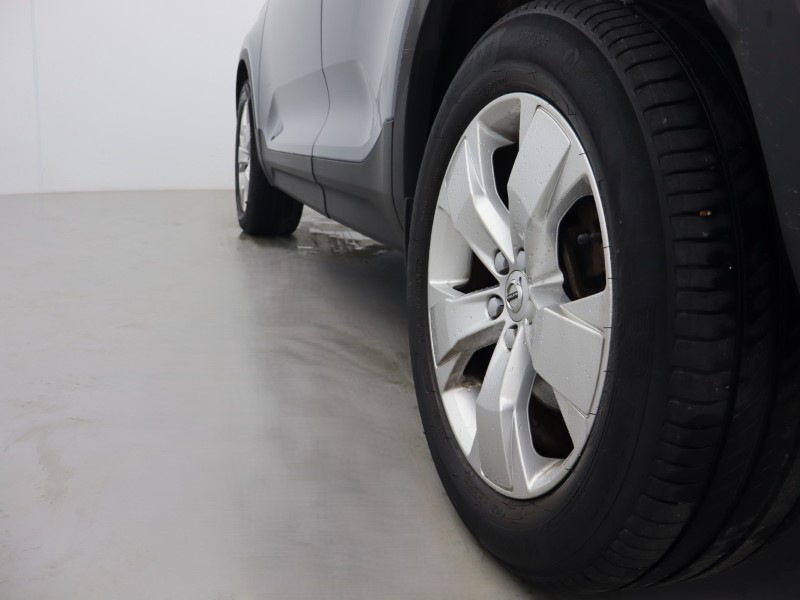 2020 (69) VOLVO XC40 2.0 T4 Momentum Pro 5dr AWD Geartronic 5661235