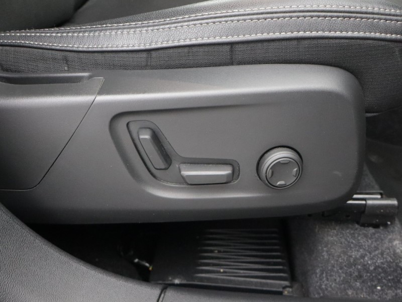 2020 (69) VOLVO XC40 2.0 T4 Momentum Pro 5dr AWD Geartronic 5661245
