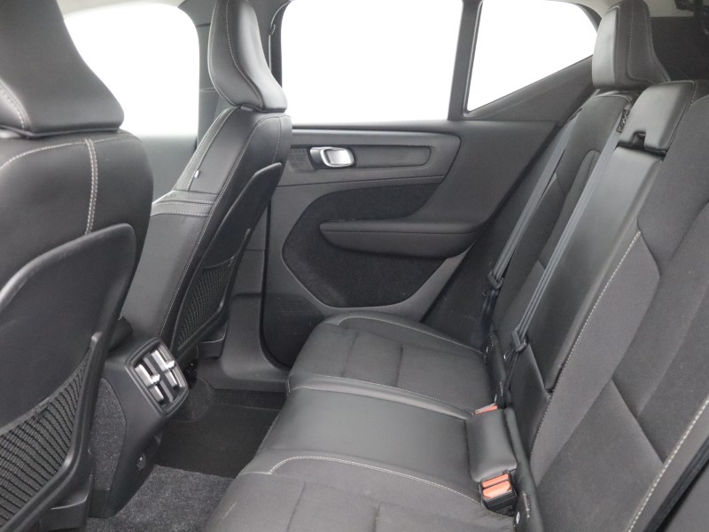 2020 (69) VOLVO XC40 2.0 T4 Momentum Pro 5dr AWD Geartronic 5661237