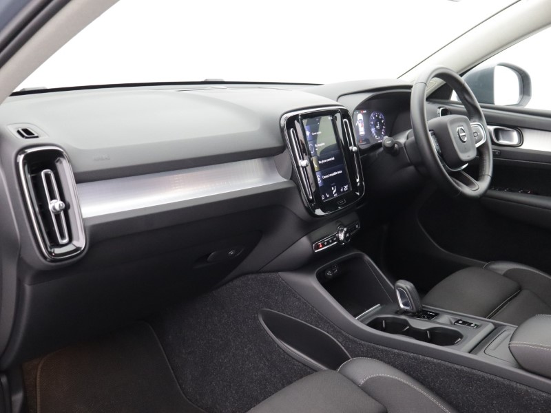 2020 (69) VOLVO XC40 2.0 T4 Momentum Pro 5dr AWD Geartronic 5661249