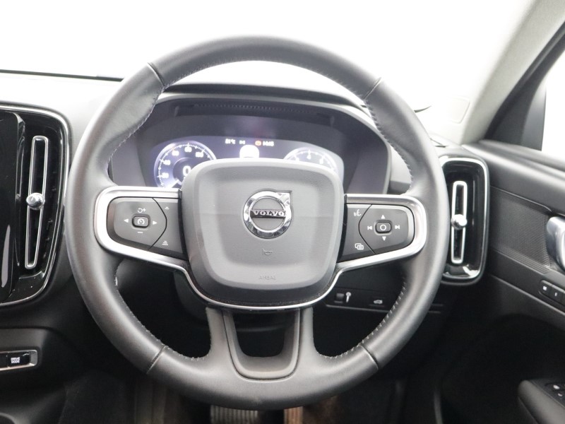 2020 (69) VOLVO XC40 2.0 T4 Momentum Pro 5dr AWD Geartronic 5661256