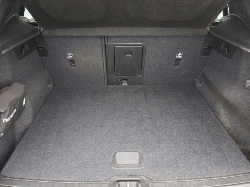 2020 (69) VOLVO XC40 2.0 T4 Momentum Pro 5dr AWD Geartronic 5661231