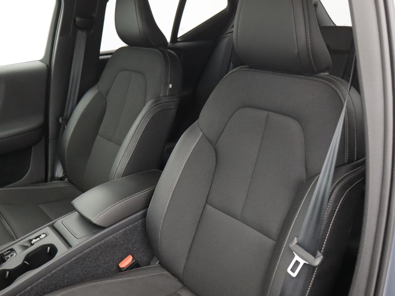 2020 (69) VOLVO XC40 2.0 T4 Momentum Pro 5dr AWD Geartronic 5661248