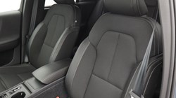 2020 (69) VOLVO XC40 2.0 T4 Momentum Pro 5dr AWD Geartronic 5661248