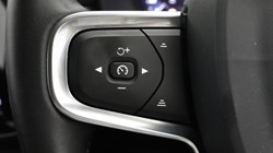 2020 (69) VOLVO XC40 2.0 T4 Momentum Pro 5dr AWD Geartronic 5661258