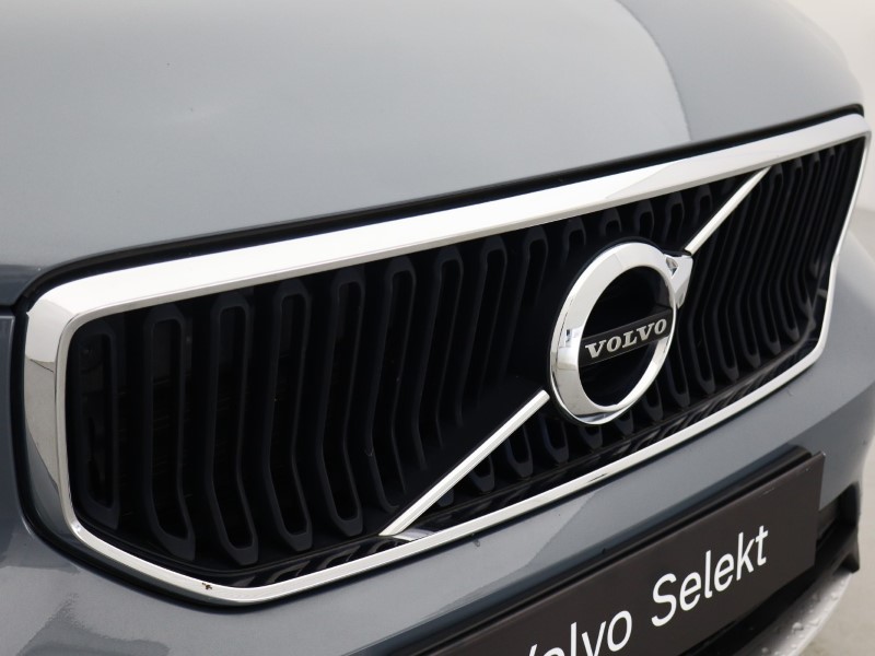 2020 (69) VOLVO XC40 2.0 T4 Momentum Pro 5dr AWD Geartronic 5661222