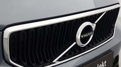 2020 (69) VOLVO XC40 2.0 T4 Momentum Pro 5dr AWD Geartronic 5661222