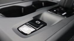 2020 (69) VOLVO XC40 2.0 T4 Momentum Pro 5dr AWD Geartronic 5661268