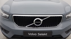 2020 (69) VOLVO XC40 2.0 T4 Momentum Pro 5dr AWD Geartronic 5661224