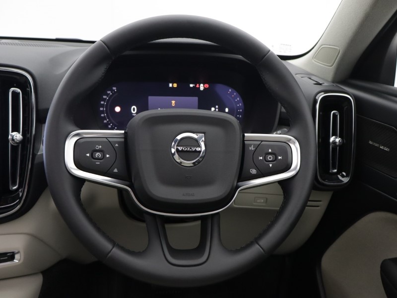 2025 (75) VOLVO XC40 2.0 B3P Ultra Dark 5dr Auto 5653995