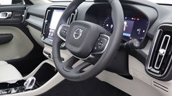 2025 (75) VOLVO XC40 2.0 B3P Ultra Dark 5dr Auto 5653982
