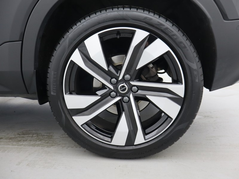 2025 (75) VOLVO XC40 2.0 B3P Ultra Dark 5dr Auto 5653970