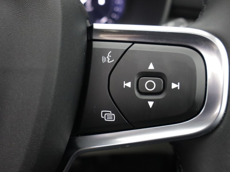 2025 (75) VOLVO XC40 2.0 B3P Ultra Dark 5dr Auto 5653997