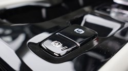 2025 (75) VOLVO XC40 2.0 B3P Ultra Dark 5dr Auto 5654009