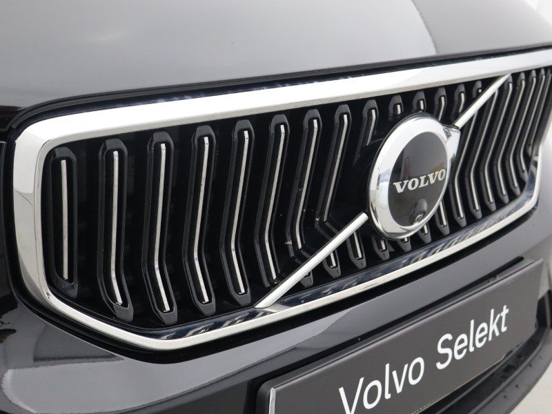 2025 (75) VOLVO XC40 2.0 B3P Ultra Dark 5dr Auto 5653945