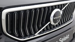 2025 (75) VOLVO XC40 2.0 B3P Ultra Dark 5dr Auto 5653945