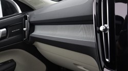 2025 (75) VOLVO XC40 2.0 B3P Ultra Dark 5dr Auto 5654010