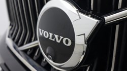 2025 (75) VOLVO XC40 2.0 B3P Ultra Dark 5dr Auto 5653958