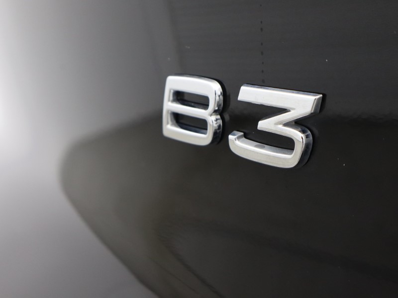 2025 (75) VOLVO XC40 2.0 B3P Ultra Dark 5dr Auto 5653964