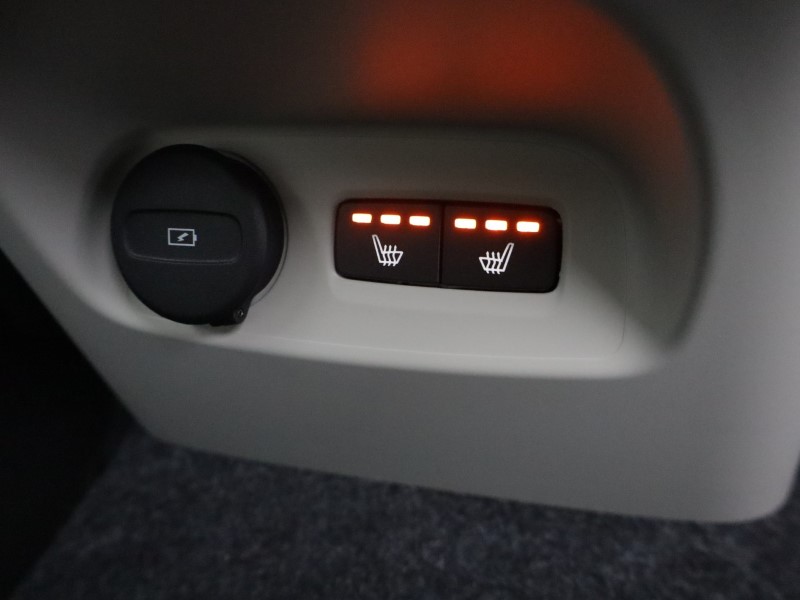 2025 (75) VOLVO XC40 2.0 B3P Ultra Dark 5dr Auto 5653993