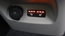 2025 (75) VOLVO XC40 2.0 B3P Ultra Dark 5dr Auto 5653993