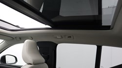 2025 (75) VOLVO XC40 2.0 B3P Ultra Dark 5dr Auto 5653974
