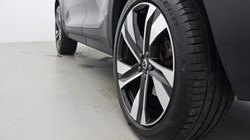 2025 (75) VOLVO XC40 2.0 B3P Ultra Dark 5dr Auto 5653971