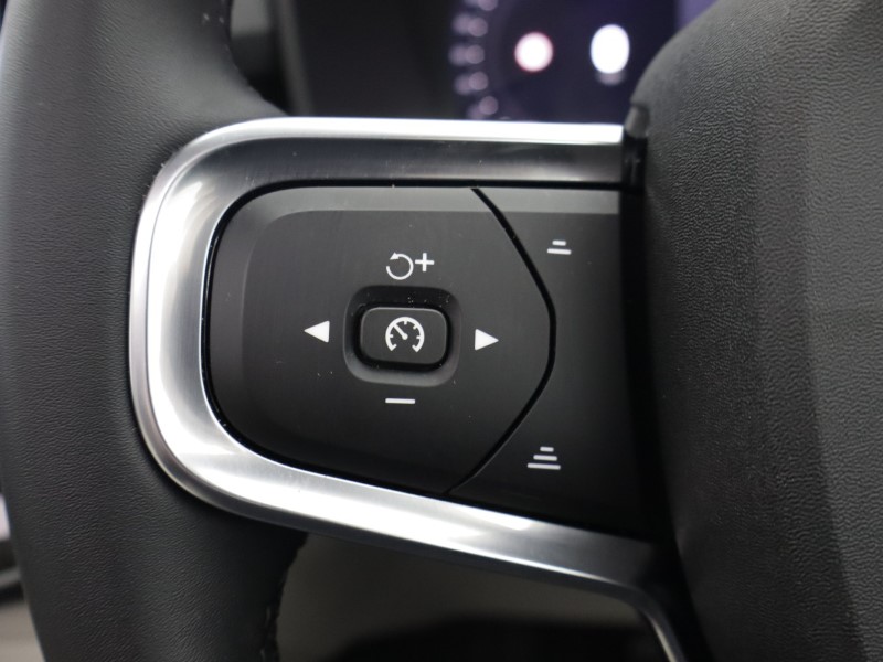 2025 (75) VOLVO XC40 2.0 B3P Ultra Dark 5dr Auto 5653996