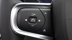 2025 (75) VOLVO XC40 2.0 B3P Ultra Dark 5dr Auto 5653996