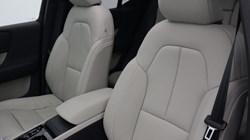 2025 (75) VOLVO XC40 2.0 B3P Ultra Dark 5dr Auto 5653986