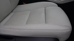 2025 (75) VOLVO XC40 2.0 B3P Ultra Dark 5dr Auto 5653984