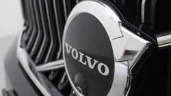 2025 (75) VOLVO XC40 2.0 B3P Ultra Dark 5dr Auto 5653946
