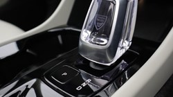 2025 (75) VOLVO XC40 2.0 B3P Ultra Dark 5dr Auto 5654008