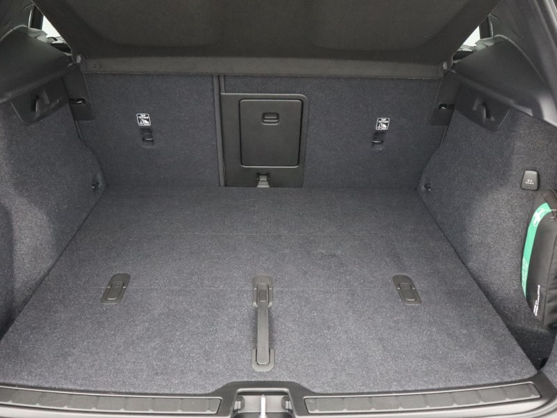 2025 (75) VOLVO XC40 2.0 B3P Ultra Dark 5dr Auto 5653965