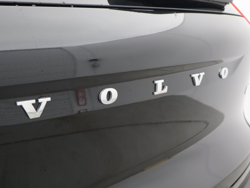 2025 (75) VOLVO XC40 2.0 B3P Ultra Dark 5dr Auto 5653963