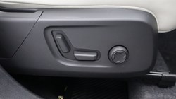 2025 (75) VOLVO XC40 2.0 B3P Ultra Dark 5dr Auto 5653983