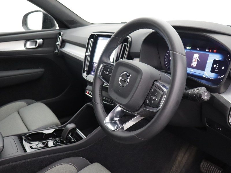 2023 (23) VOLVO XC40 2.0 B3P Plus Dark 5dr Auto 5667793