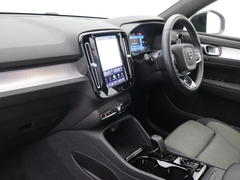 2023 (23) VOLVO XC40 2.0 B3P Plus Dark 5dr Auto 5667799