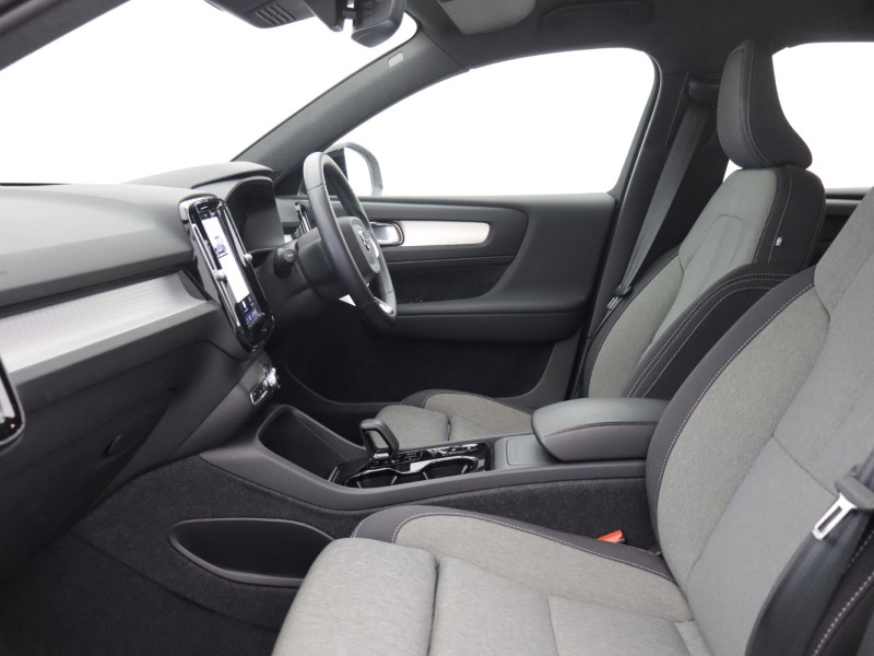 2023 (23) VOLVO XC40 2.0 B3P Plus Dark 5dr Auto 5667785