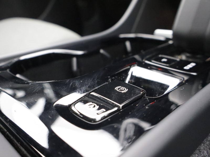 2023 (23) VOLVO XC40 2.0 B3P Plus Dark 5dr Auto 5667817
