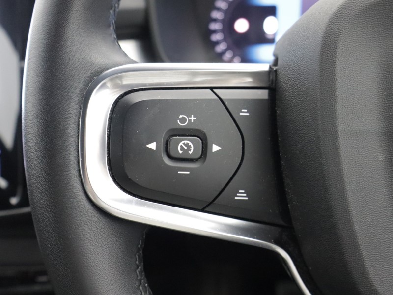 2023 (23) VOLVO XC40 2.0 B3P Plus Dark 5dr Auto 5667806