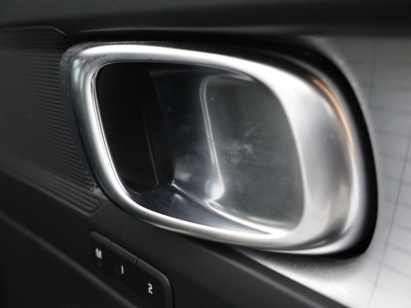2023 (23) VOLVO XC40 2.0 B3P Plus Dark 5dr Auto 5667790